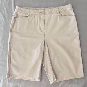 Chico's Light Khaki Shorts, Size 6